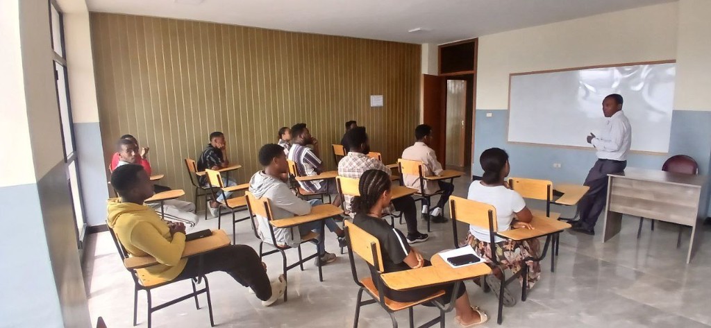 Short-term trainees in a classroom session